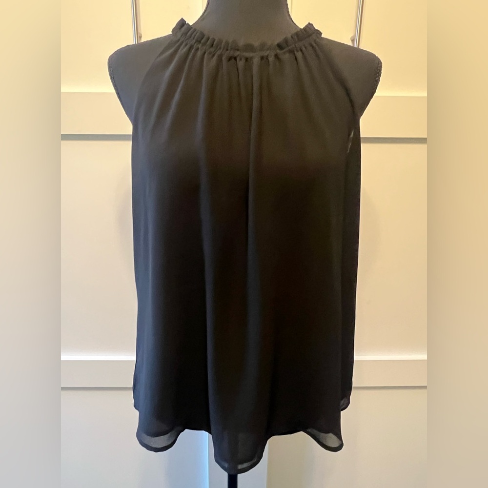 DL Daily Look Sleeveless Top w/Ruffle Size M